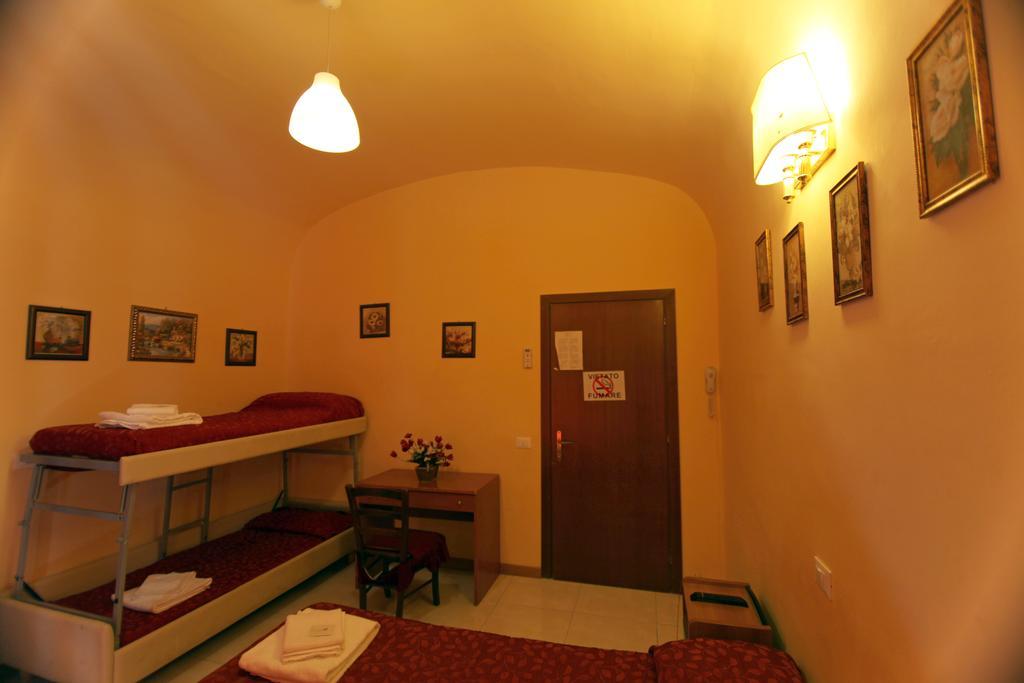 Hostel Pink Floyd Рим Экстерьер фото