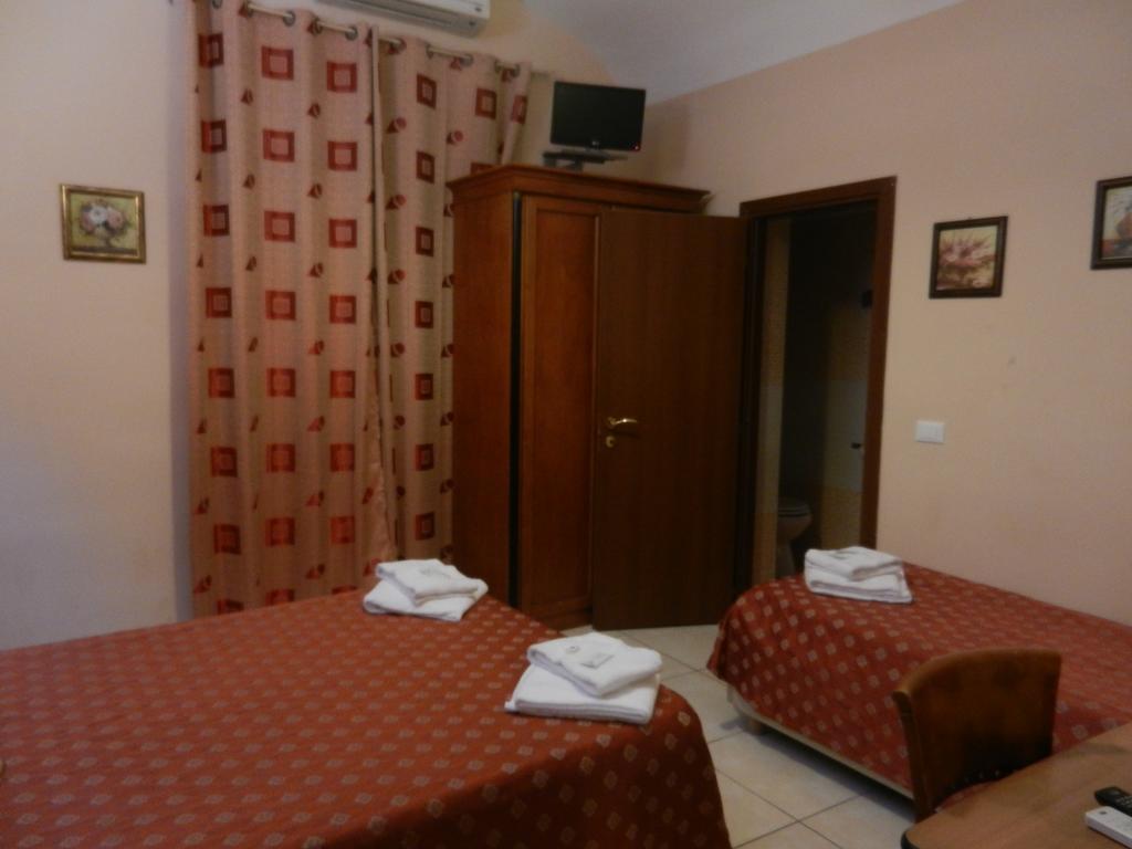 Hostel Pink Floyd Рим Экстерьер фото