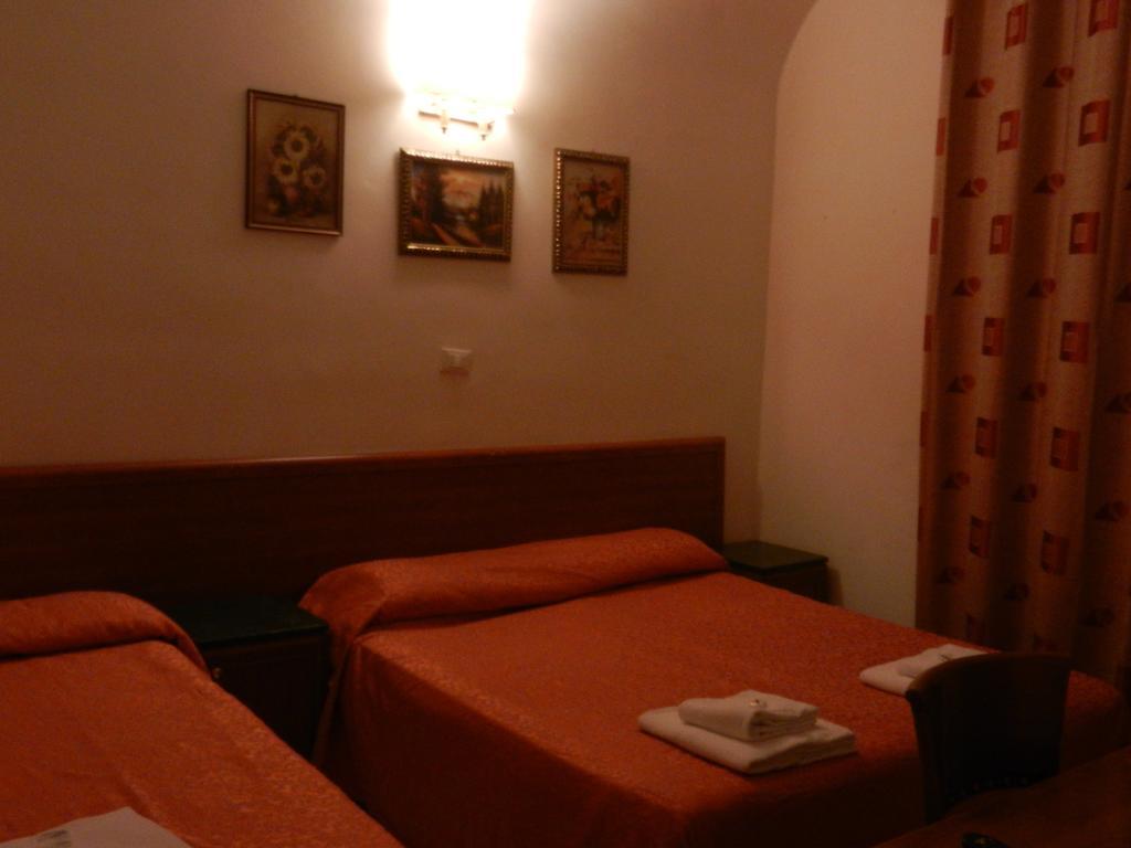 Hostel Pink Floyd Рим Экстерьер фото